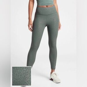 ATHLETA Ultimate Stash Pocket Embossed 7/8 Tights Size S Bali Green